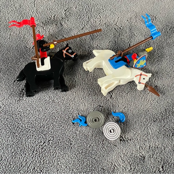 LEGO Knights Set with Black and White Horses - Picture 5 of 8